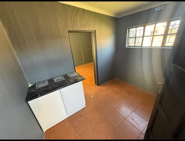 7 BEDROOM HOUSE FOR SALE IN VANDERBIJLPARK CW 4